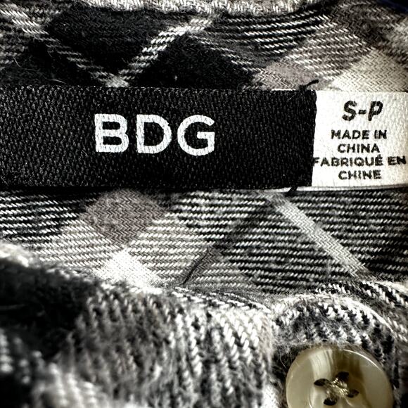 Urban Outfitters BDG Flannel Button Down Shirt Plaid Pocket Black White S - Picture 2 of 5